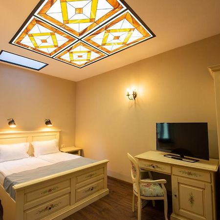 Hotel Boutique Casa Chitic -Hotel And Restaurant Str Johann Gott Nr7 Brasov Exterior photo