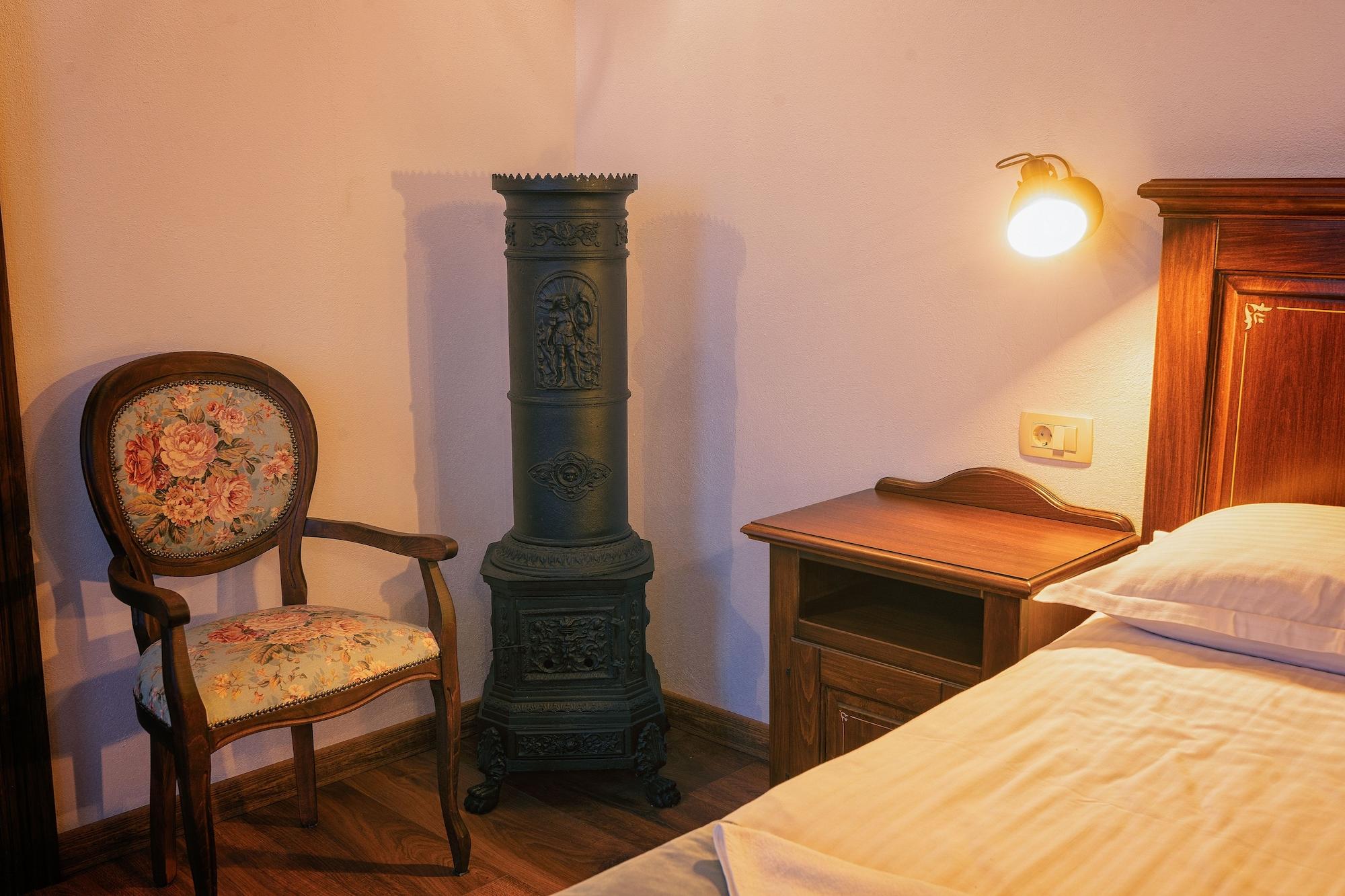 Hotel Boutique Casa Chitic -Hotel And Restaurant Str Johann Gott Nr7 Brasov Exterior photo