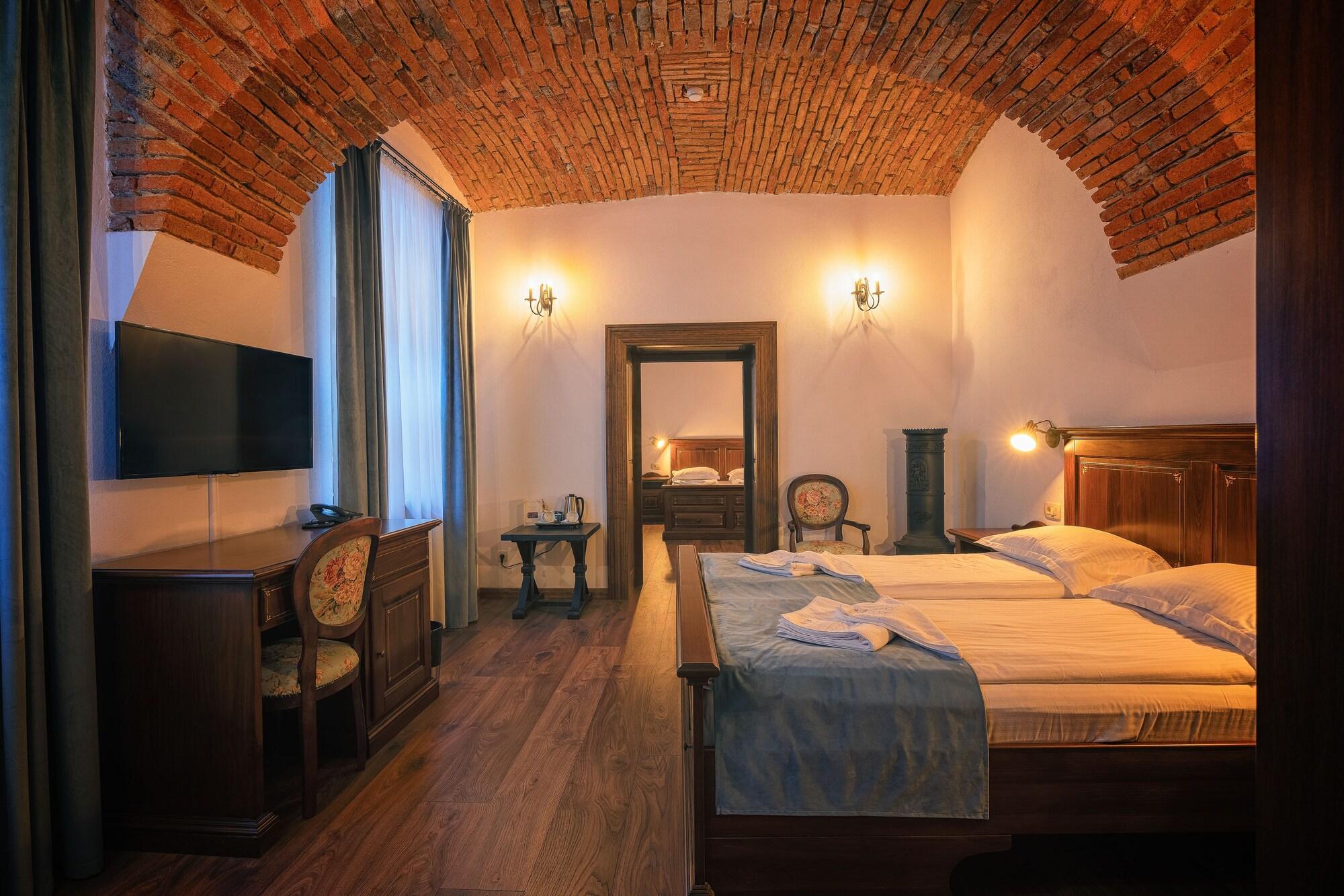 Hotel Boutique Casa Chitic -Hotel And Restaurant Str Johann Gott Nr7 Brasov Exterior photo