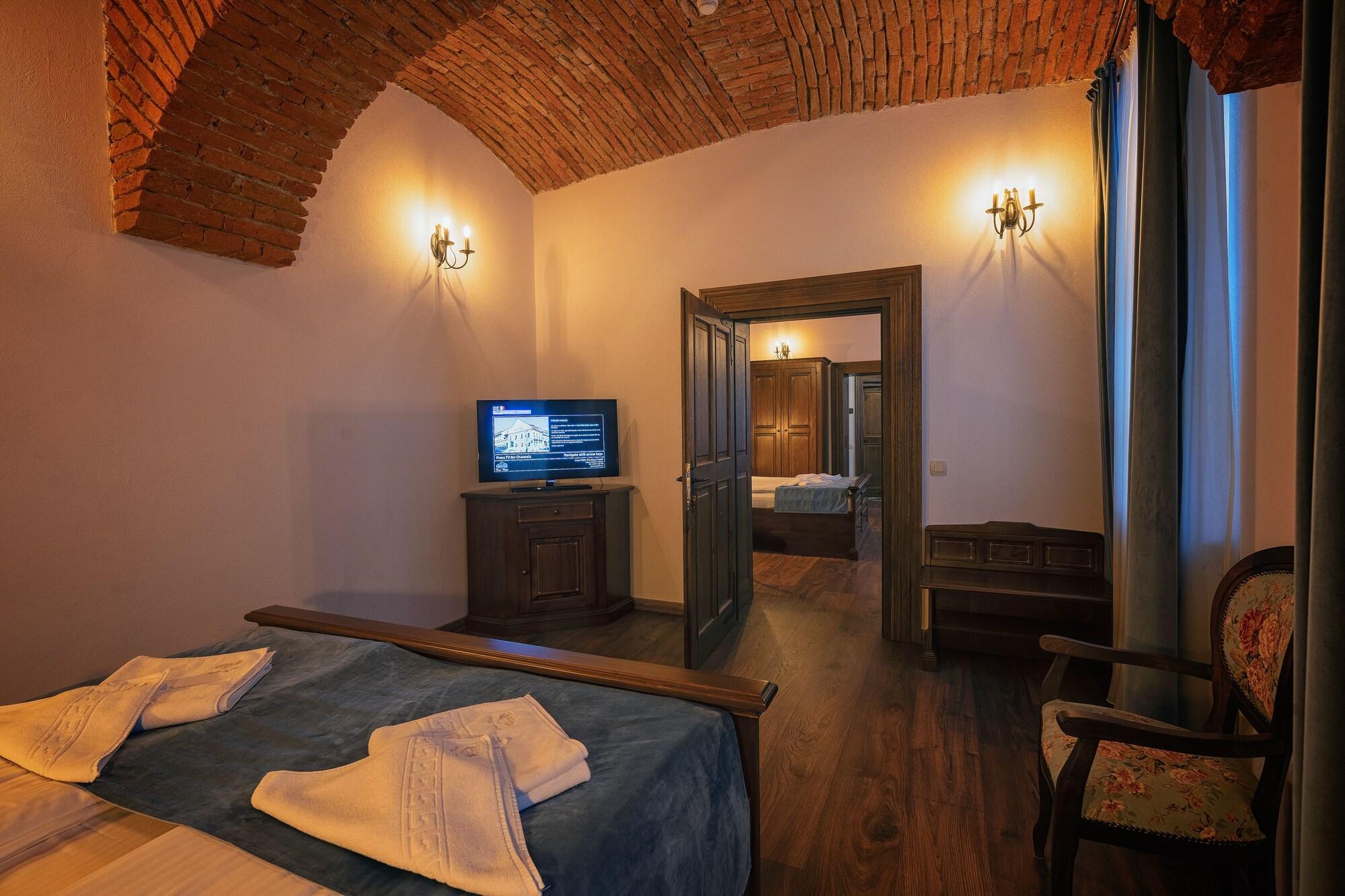 Hotel Boutique Casa Chitic -Hotel And Restaurant Str Johann Gott Nr7 Brasov Exterior photo