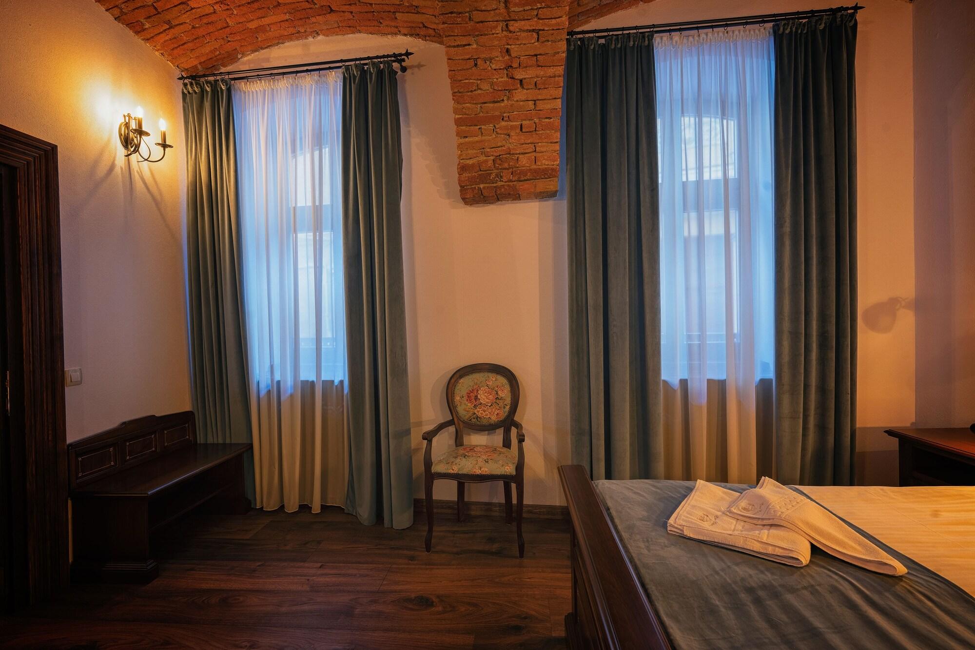 Hotel Boutique Casa Chitic -Hotel And Restaurant Str Johann Gott Nr7 Brasov Exterior photo