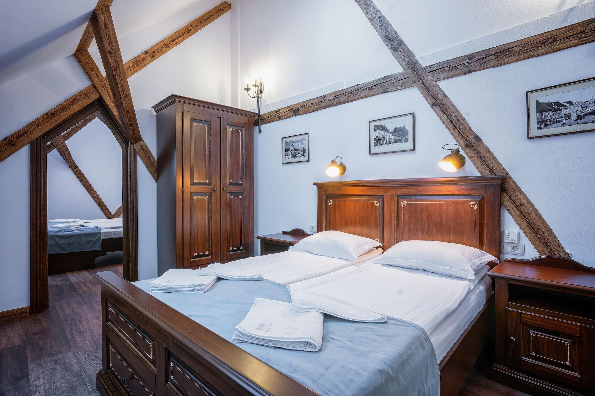 Hotel Boutique Casa Chitic -Hotel And Restaurant Str Johann Gott Nr7 Brasov Exterior photo