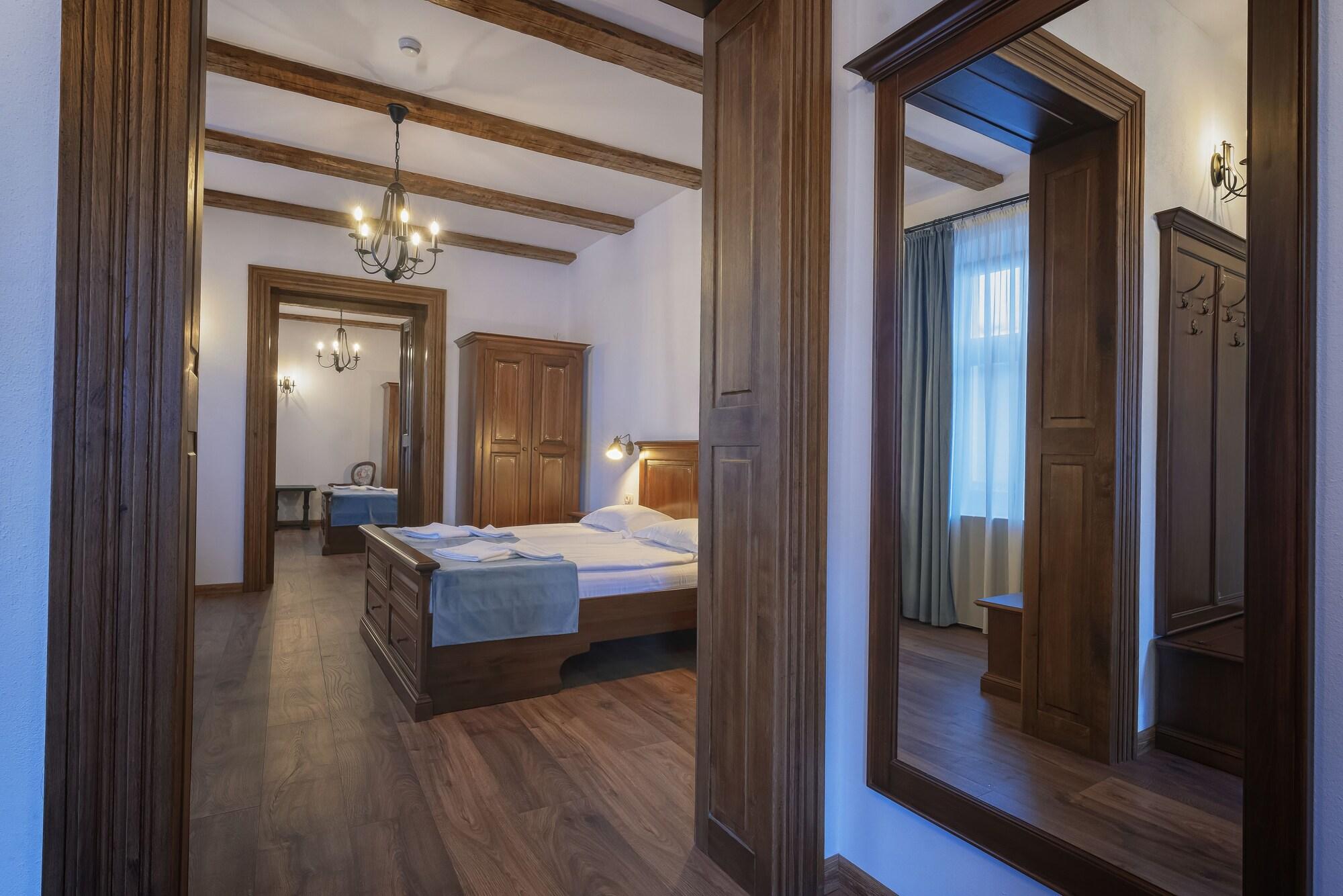 Hotel Boutique Casa Chitic -Hotel And Restaurant Str Johann Gott Nr7 Brasov Exterior photo