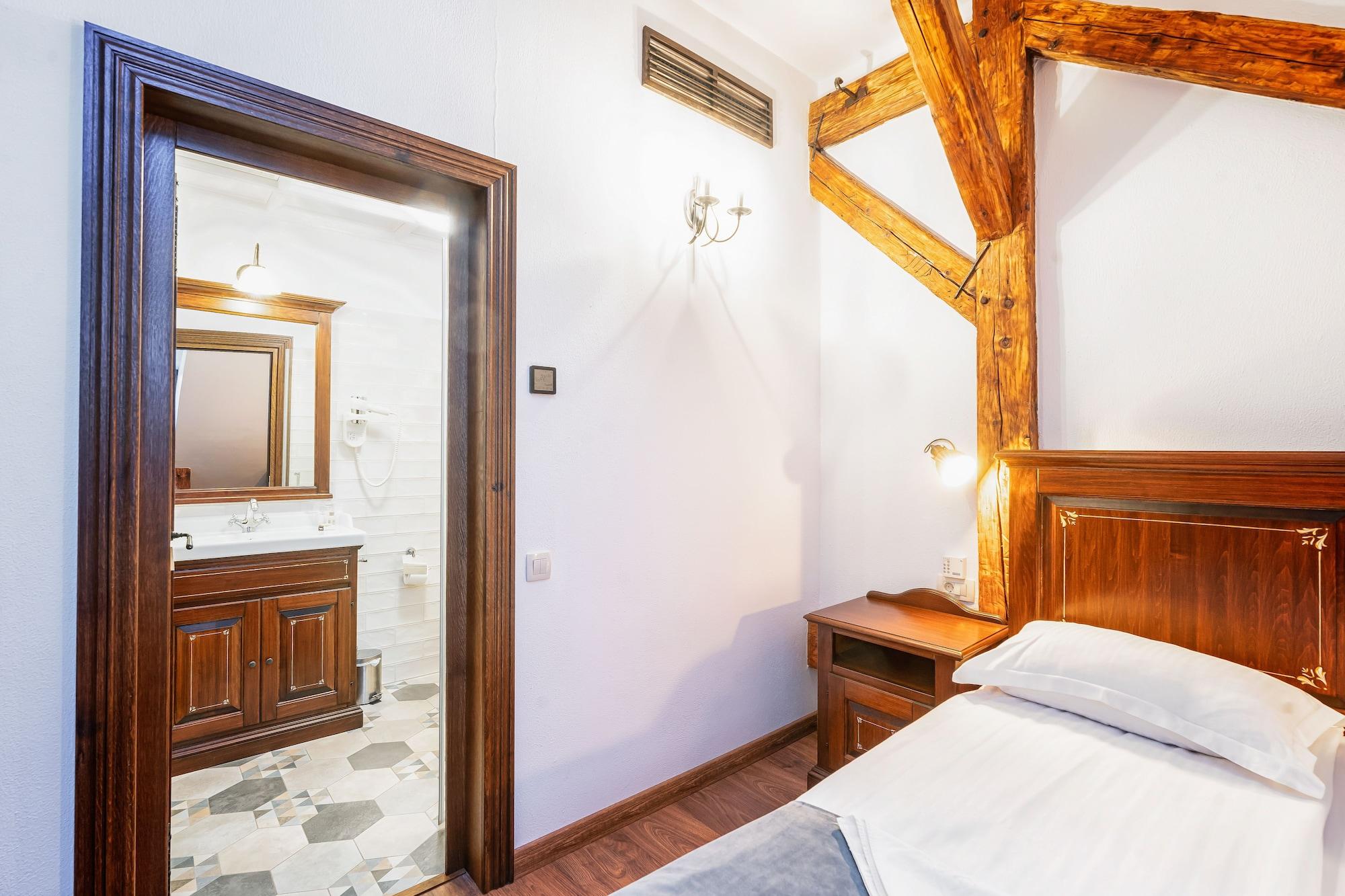 Hotel Boutique Casa Chitic -Hotel And Restaurant Str Johann Gott Nr7 Brasov Exterior photo