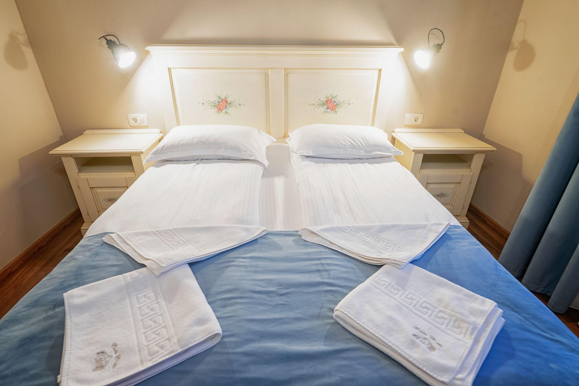 Hotel Boutique Casa Chitic -Hotel And Restaurant Str Johann Gott Nr7 Brasov Exterior photo