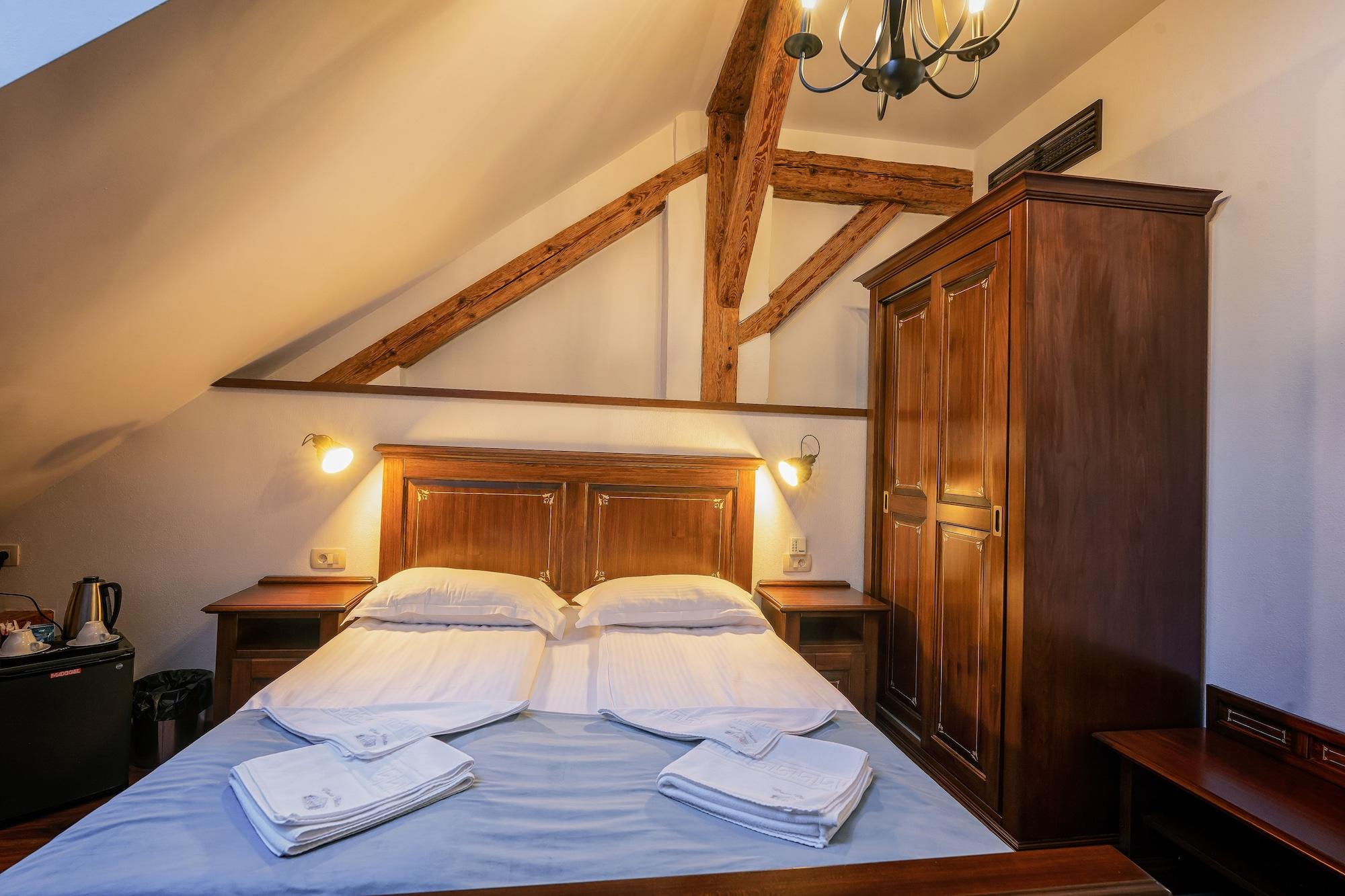 Hotel Boutique Casa Chitic -Hotel And Restaurant Str Johann Gott Nr7 Brasov Exterior photo