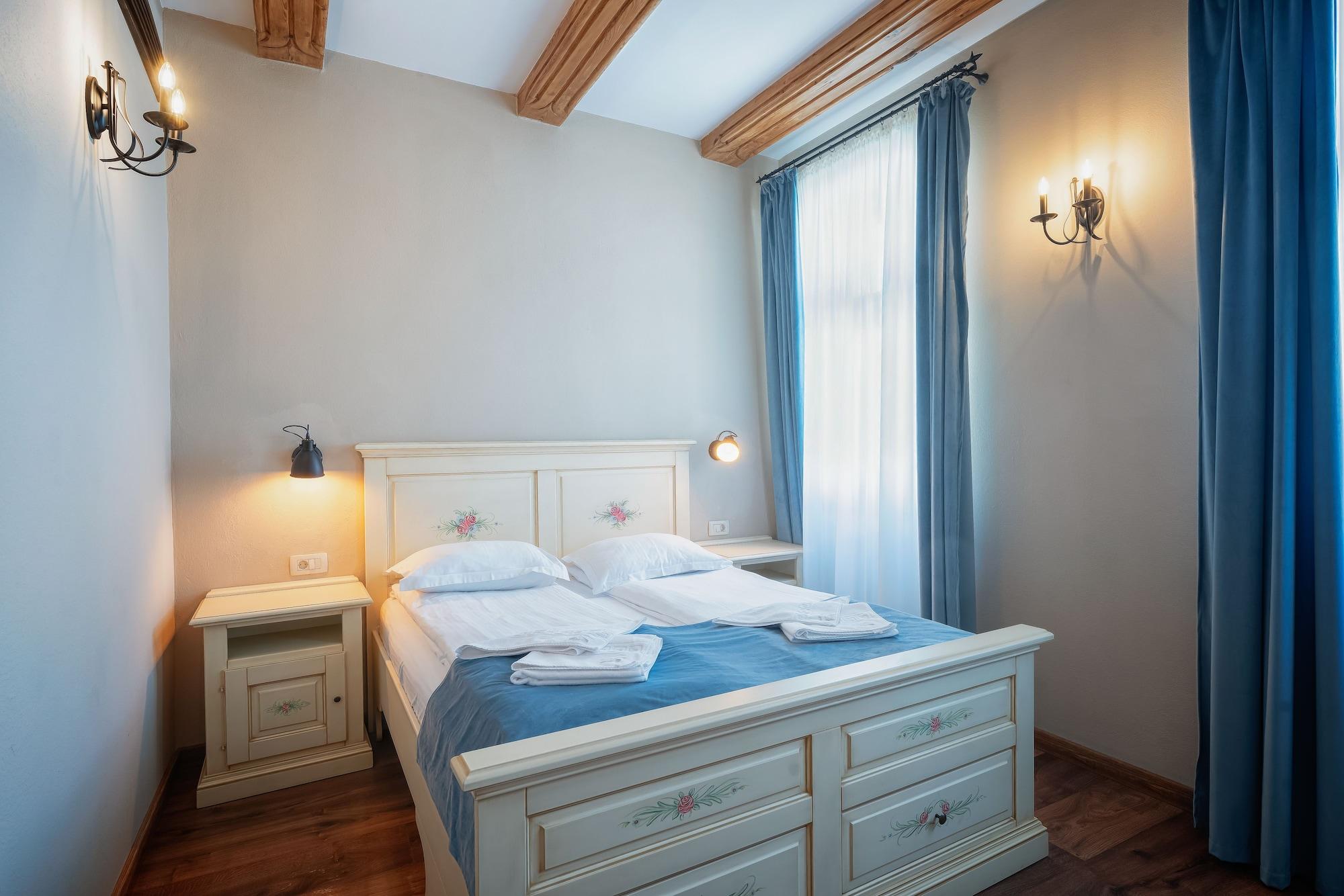 Hotel Boutique Casa Chitic -Hotel And Restaurant Str Johann Gott Nr7 Brasov Exterior photo