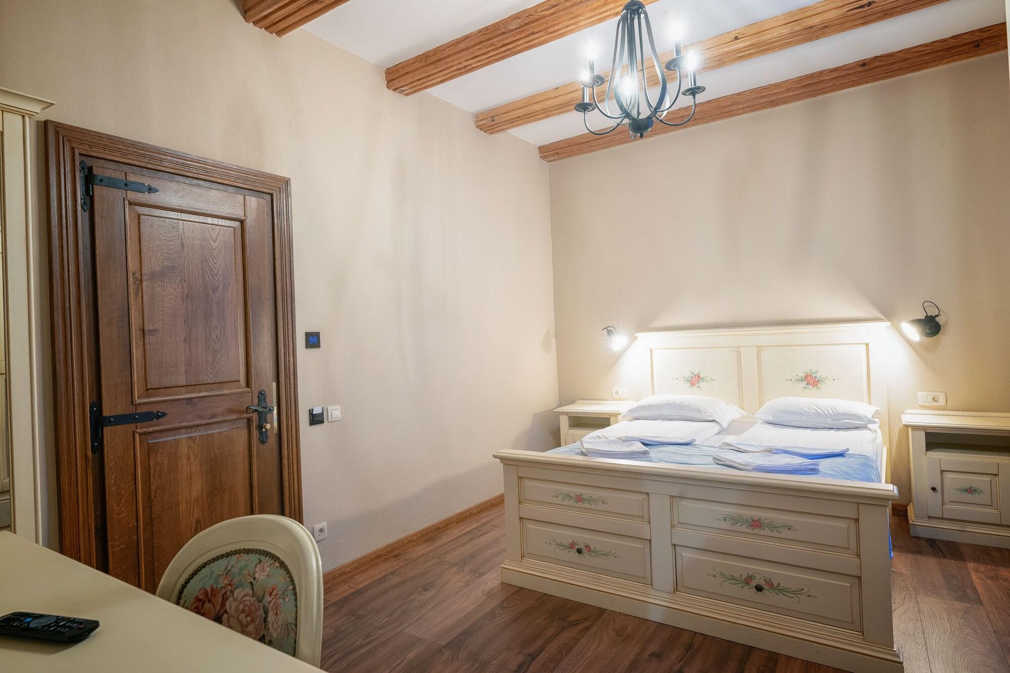 Hotel Boutique Casa Chitic -Hotel And Restaurant Str Johann Gott Nr7 Brasov Exterior photo