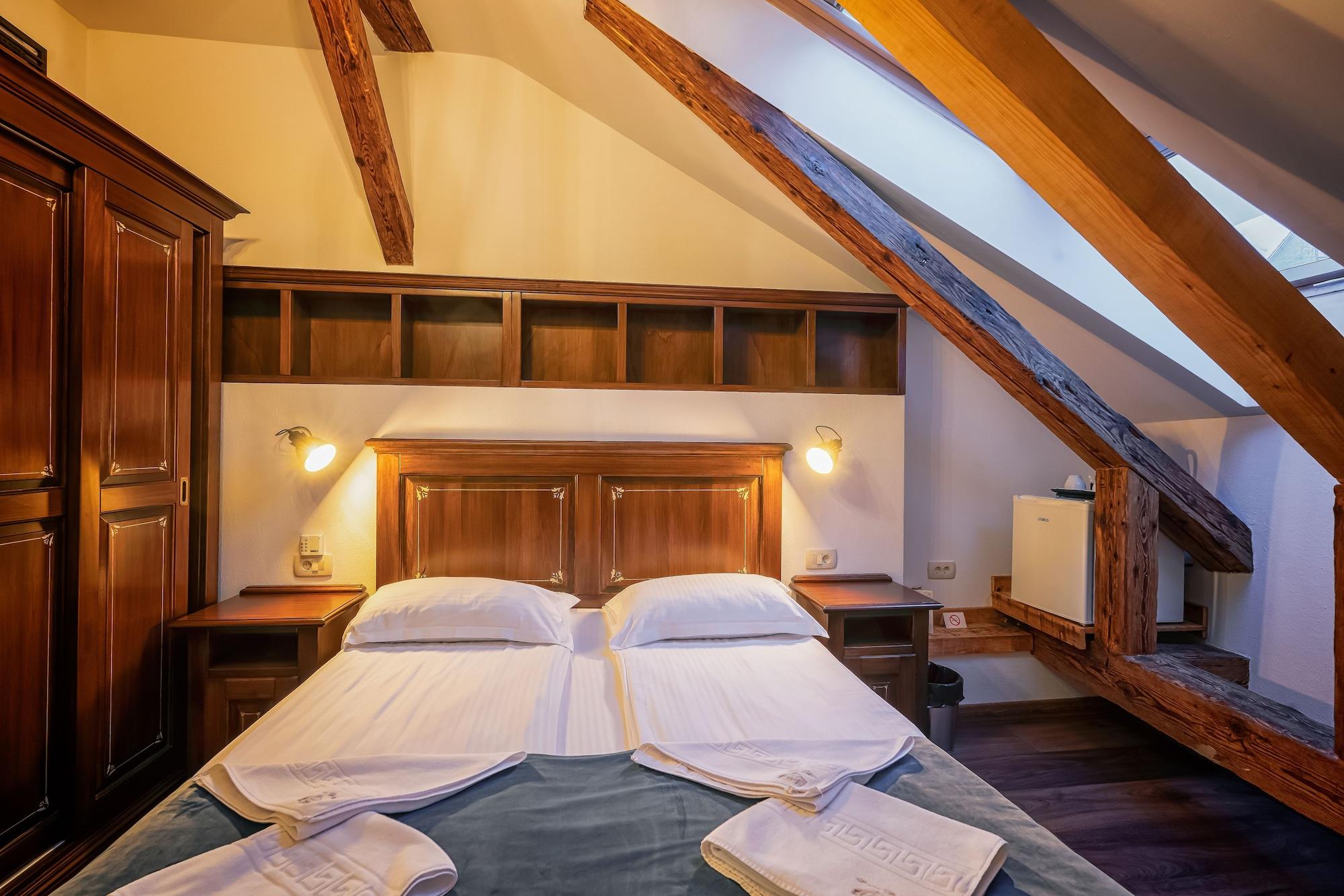 Hotel Boutique Casa Chitic -Hotel And Restaurant Str Johann Gott Nr7 Brasov Exterior photo