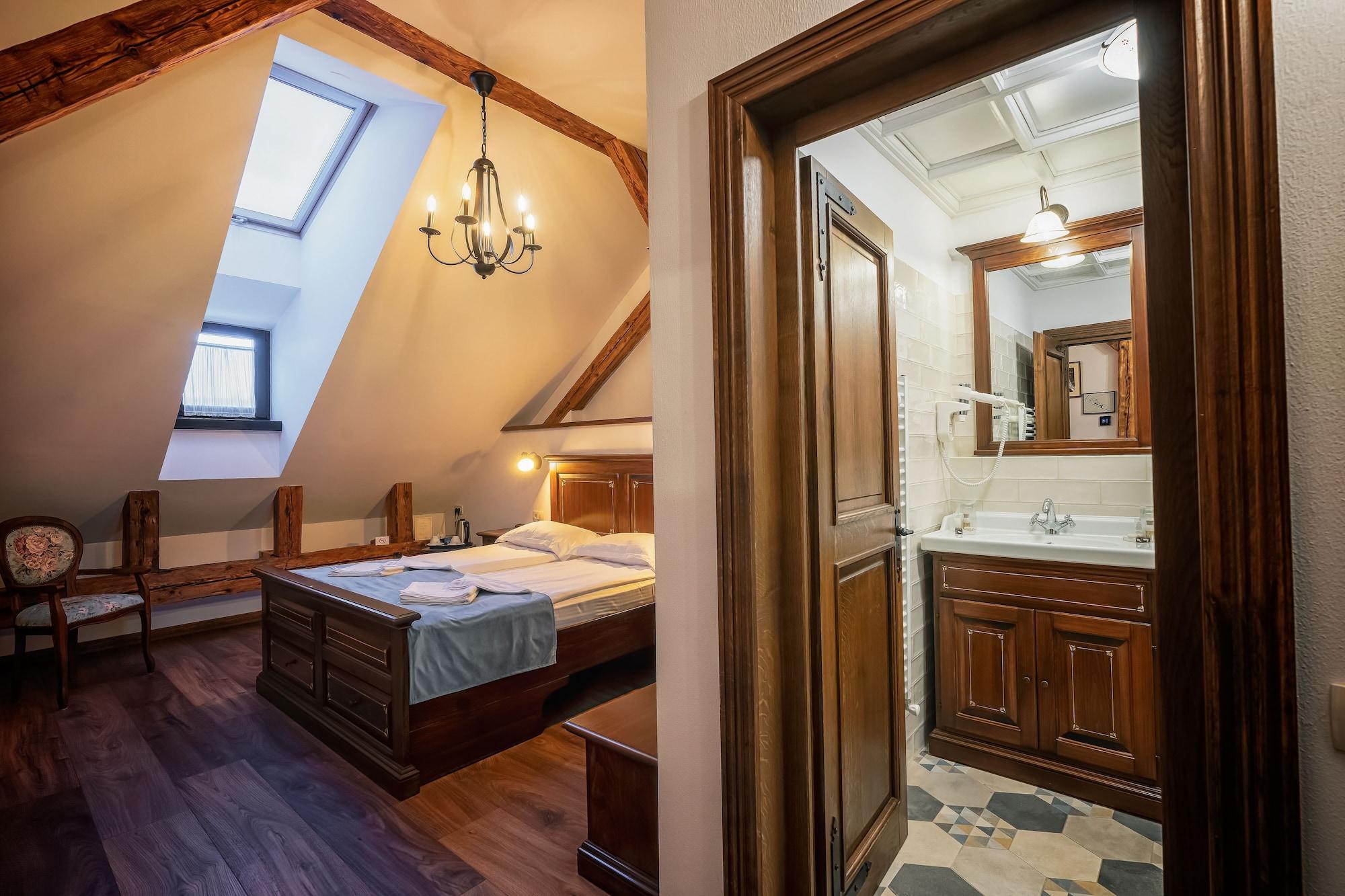 Hotel Boutique Casa Chitic -Hotel And Restaurant Str Johann Gott Nr7 Brasov Exterior photo