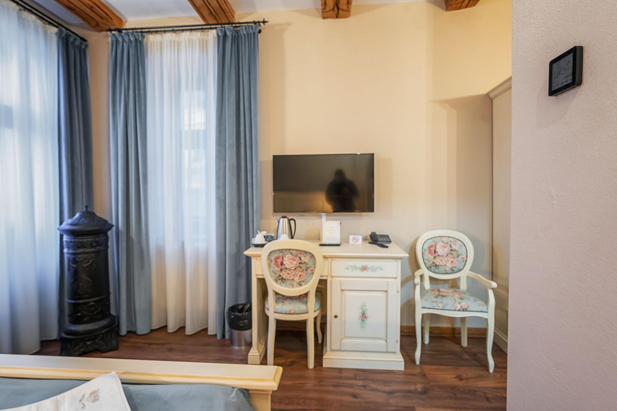 Hotel Boutique Casa Chitic -Hotel And Restaurant Str Johann Gott Nr7 Brasov Exterior photo