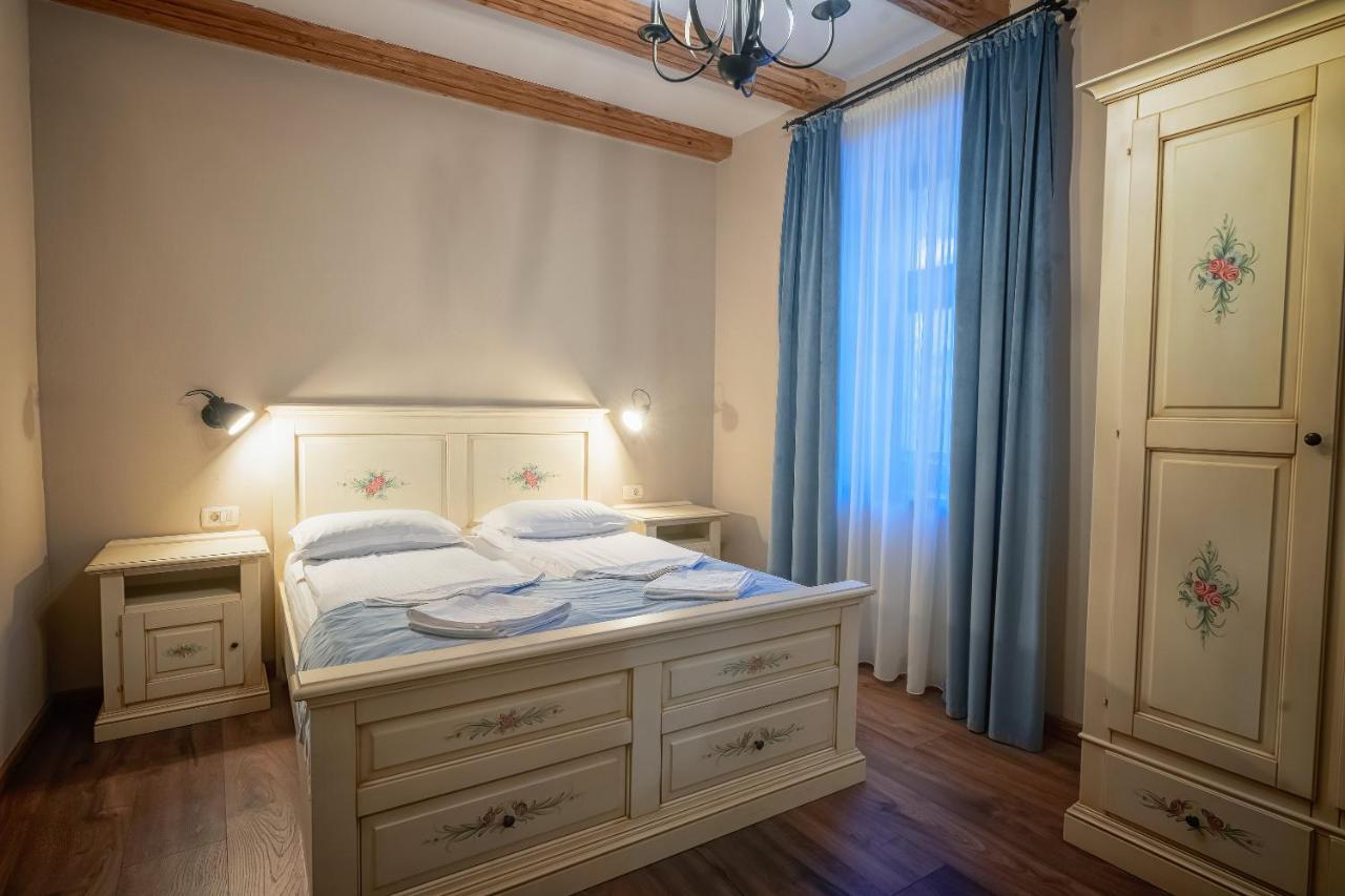Hotel Boutique Casa Chitic -Hotel And Restaurant Str Johann Gott Nr7 Brasov Exterior photo