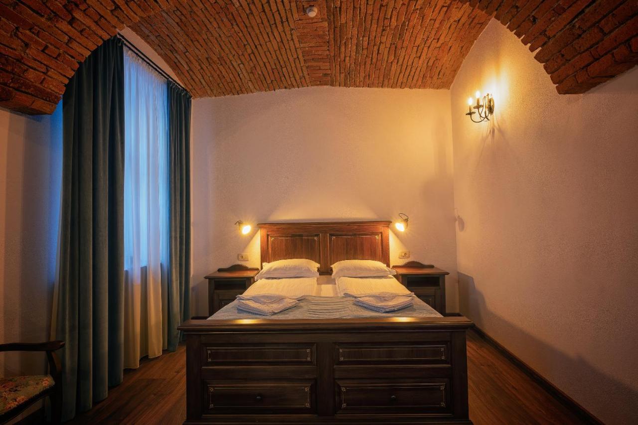 Hotel Boutique Casa Chitic -Hotel And Restaurant Str Johann Gott Nr7 Brasov Exterior photo