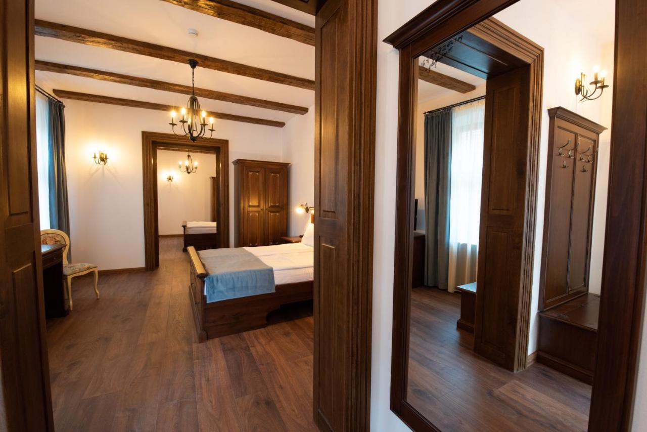 Hotel Boutique Casa Chitic -Hotel And Restaurant Str Johann Gott Nr7 Brasov Exterior photo