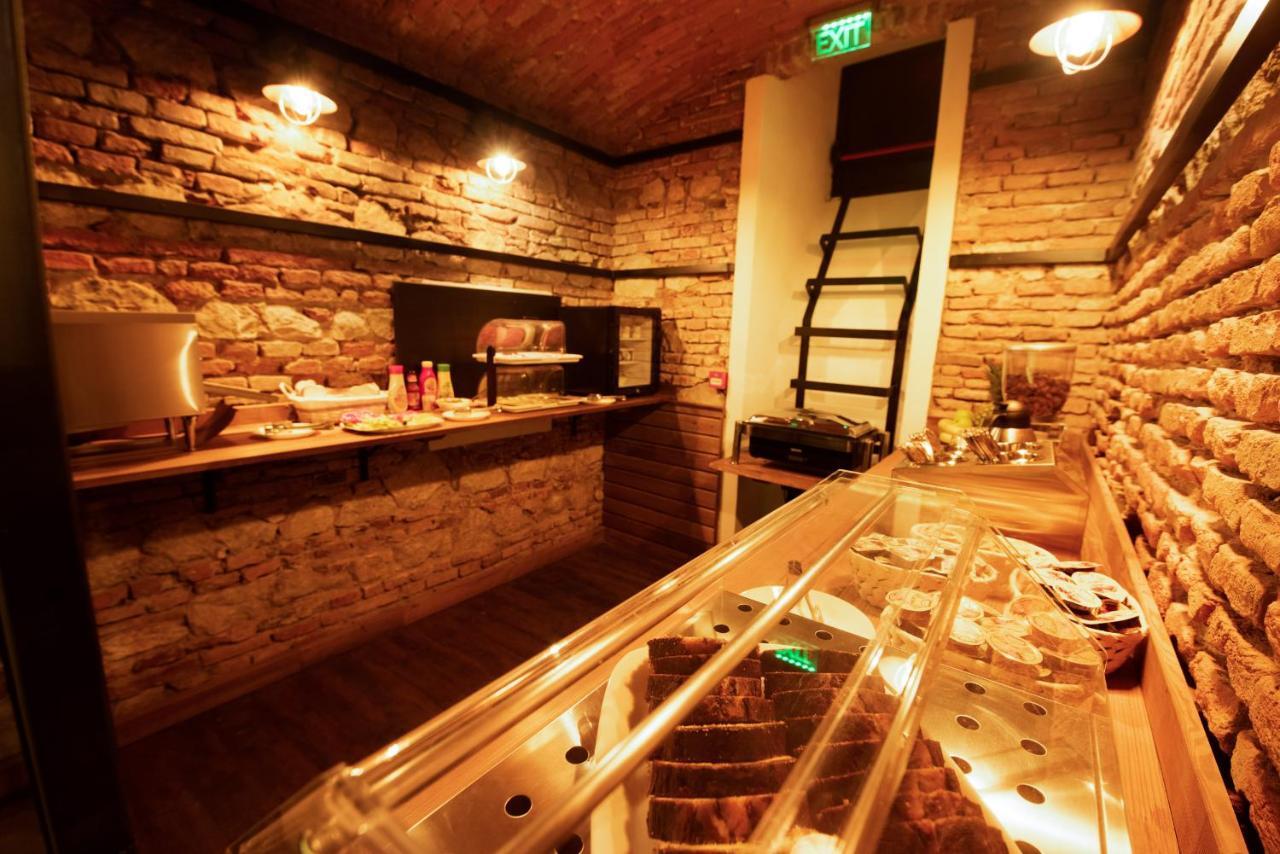 Hotel Boutique Casa Chitic -Hotel And Restaurant Str Johann Gott Nr7 Brasov Exterior photo
